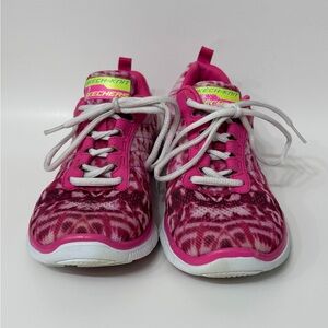 Women’s Skech-Knit Skechers Memory Foam Sneakers Size 7 Fuchsia Pink